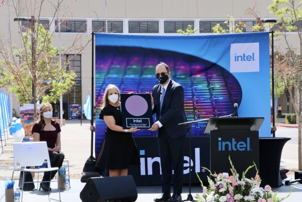 Governor taking picture with Intel Employee